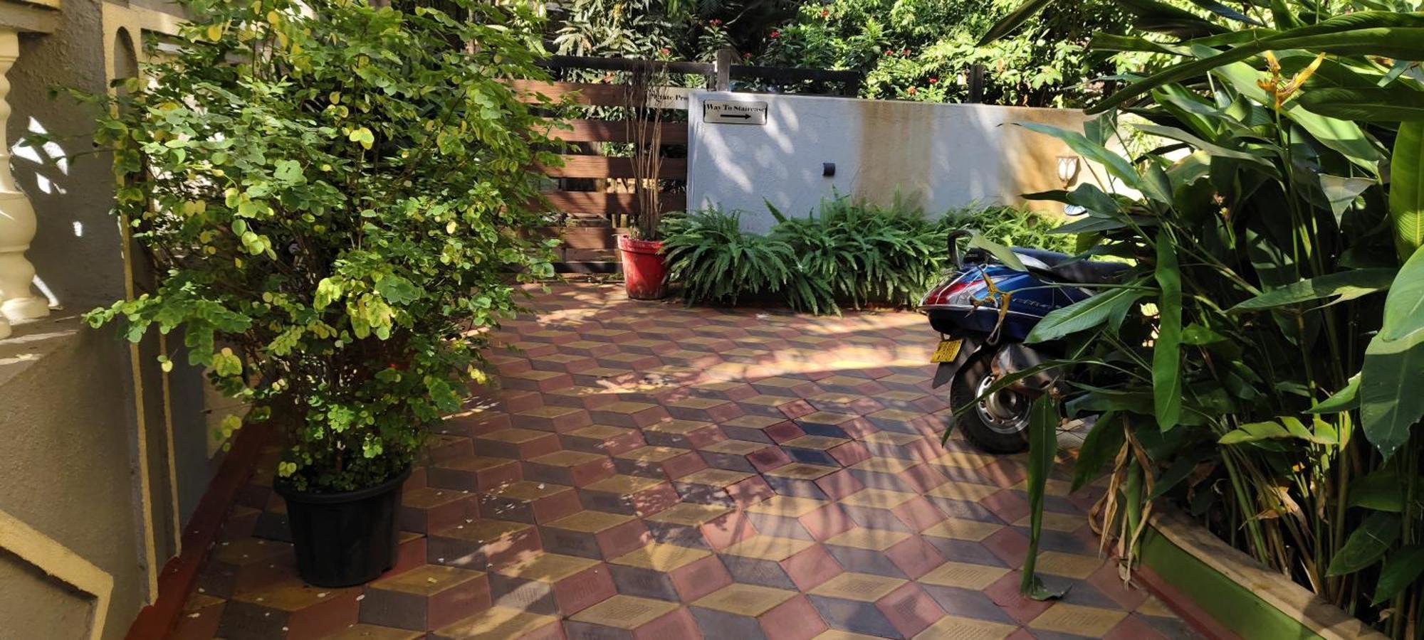 Ena Holiday Inn Calangute Exterior photo
