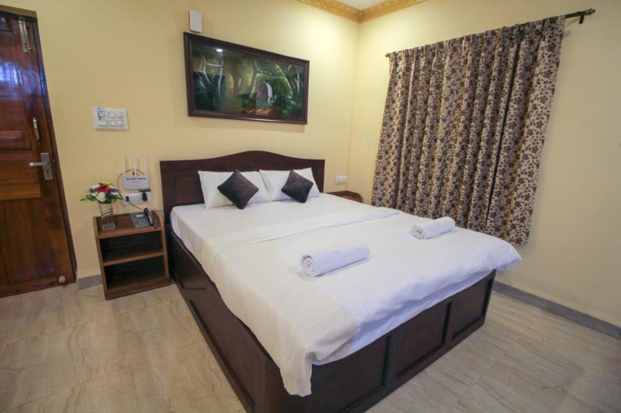 Ena Holiday Inn Calangute Exterior photo